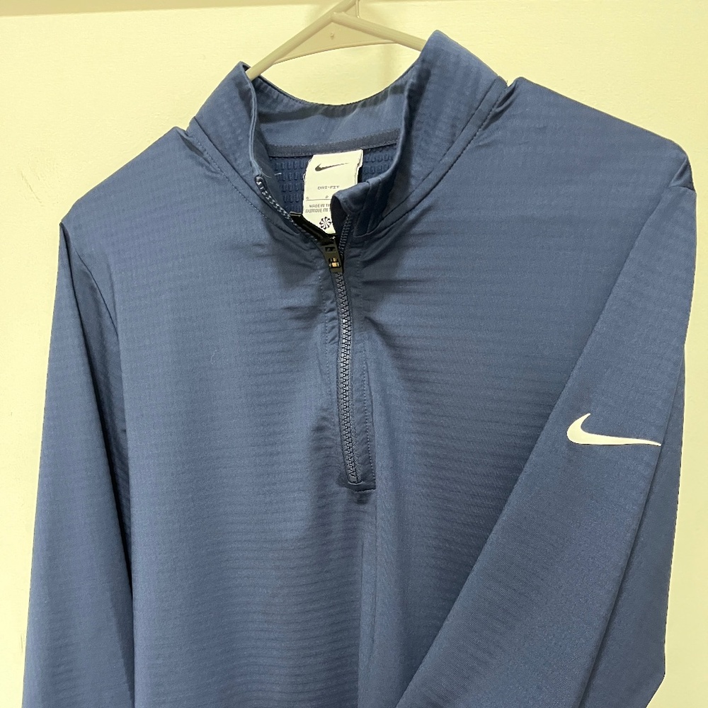 Nike men’s small pullover